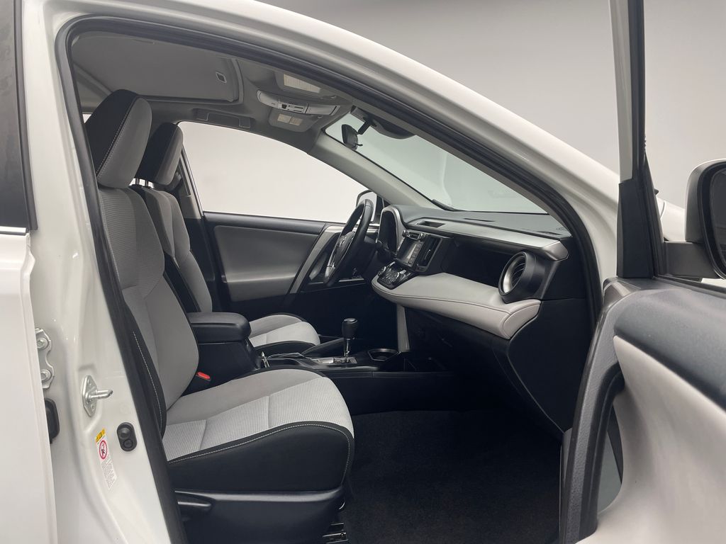 Thumbnail: 2018 Toyota RAV4 - 16