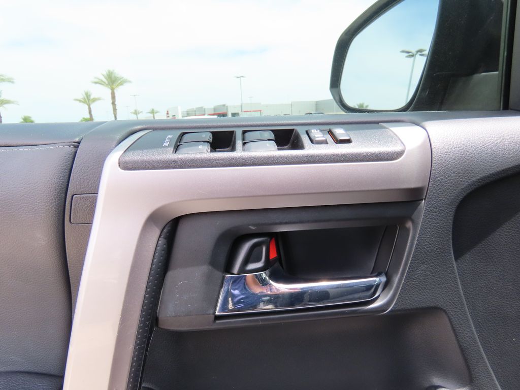 2020 Toyota 4Runner SR5 22