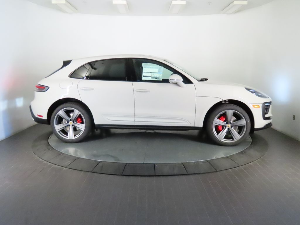 Thumbnail: 2026 Porsche Macan - 8