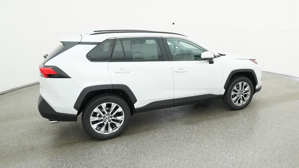 2025 Toyota RAV4 XLE Premium 18