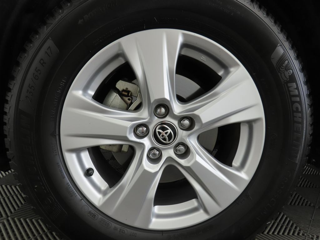 Thumbnail: 2020 Toyota RAV4 - 30