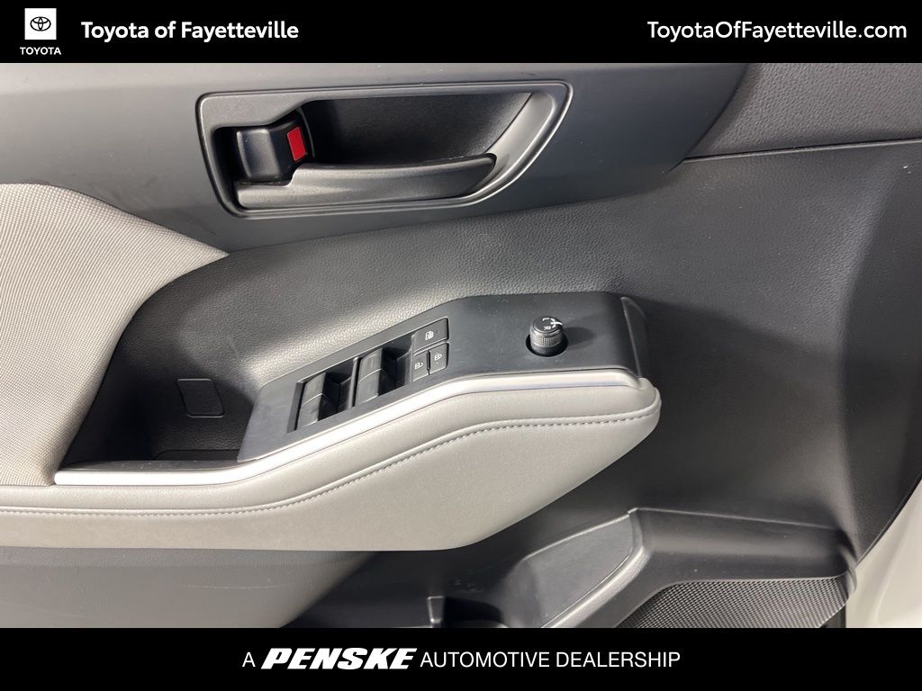 Thumbnail: 2022 Toyota Highlander - 25