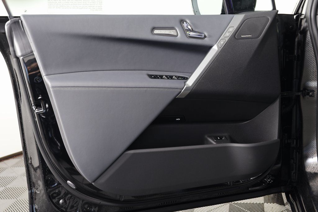 Thumbnail: 2026 BMW iX - 7