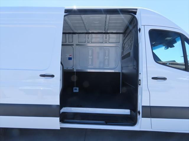 Thumbnail: 2025 Mercedes-Benz Sprinter - 24