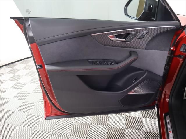 Thumbnail: 2026 Audi RS Q8 - 26