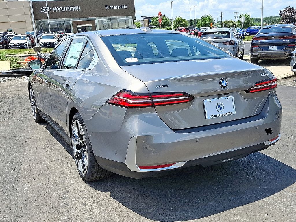 Thumbnail: 2026 BMW 5 Series - 3