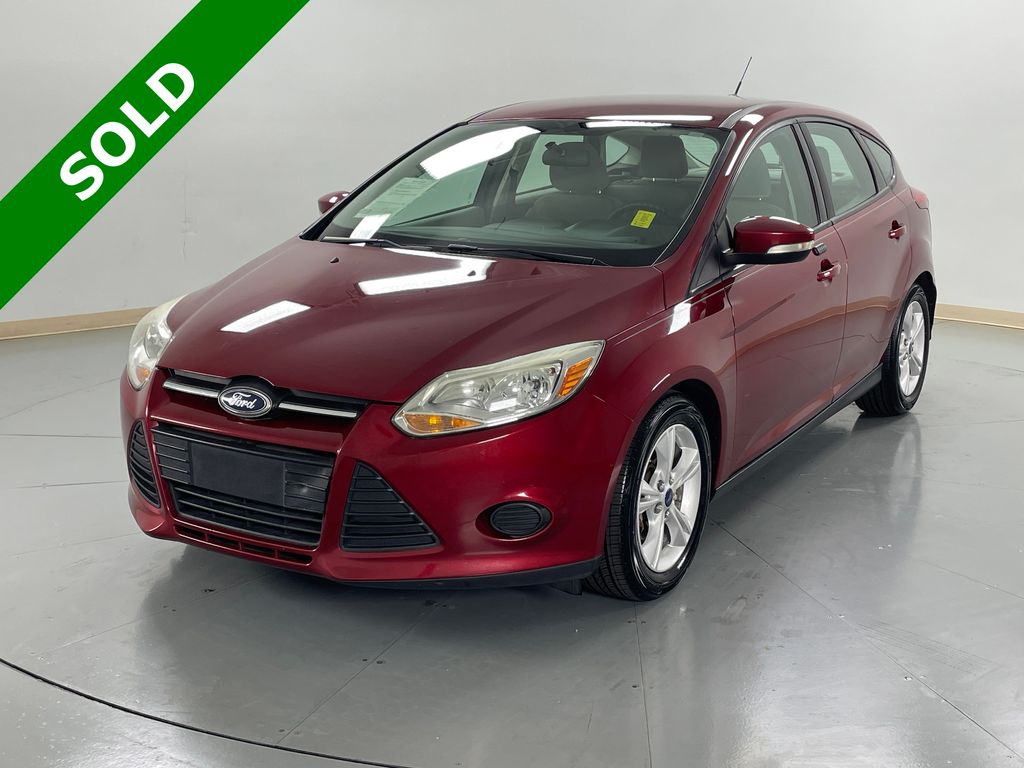 Ruby Red 2014 Ford Focus SE Hatchback Hatchback Front-Wheel Drive 6-Speed Automatic