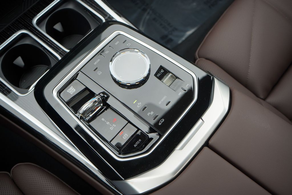 Thumbnail: 2025 BMW 7 Series - 19