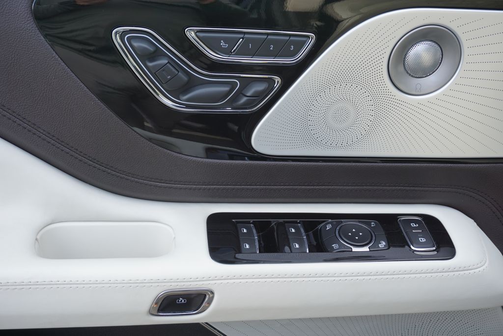 Thumbnail: 2021 Lincoln Aviator - 24