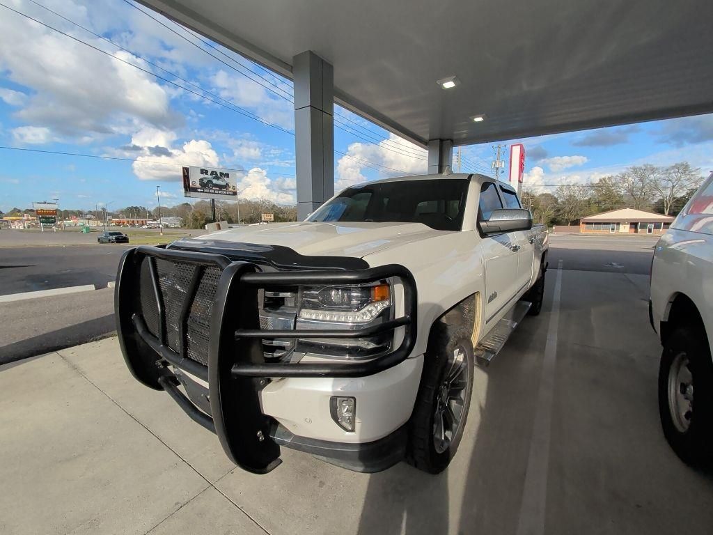 White (Iridescent Pearl Tricoat) 2018 Chevrolet Silverado 1500 High Country Crew Cab 4WD Pickup Truck Four-Wheel Drive 8-Speed Automatic Overdrive