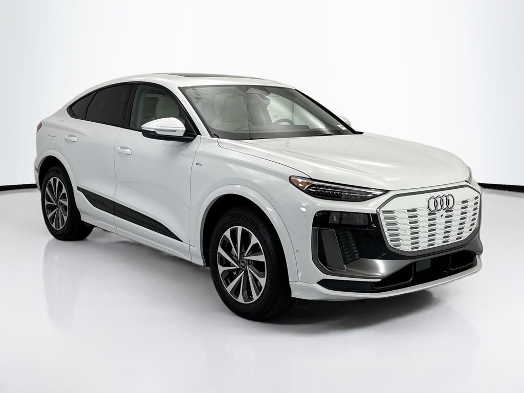 Thumbnail: 2027 Audi Q6 e-tron - 3