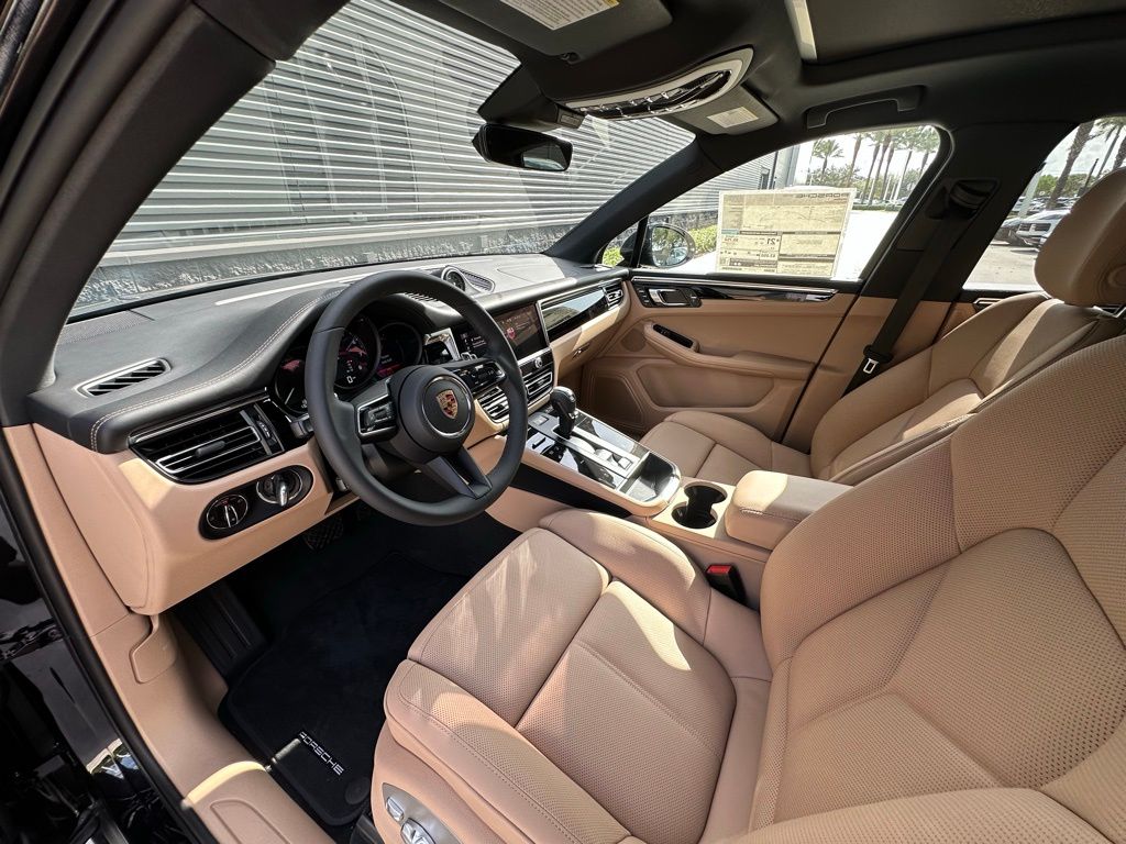 Thumbnail: 2025 Porsche Macan - 4