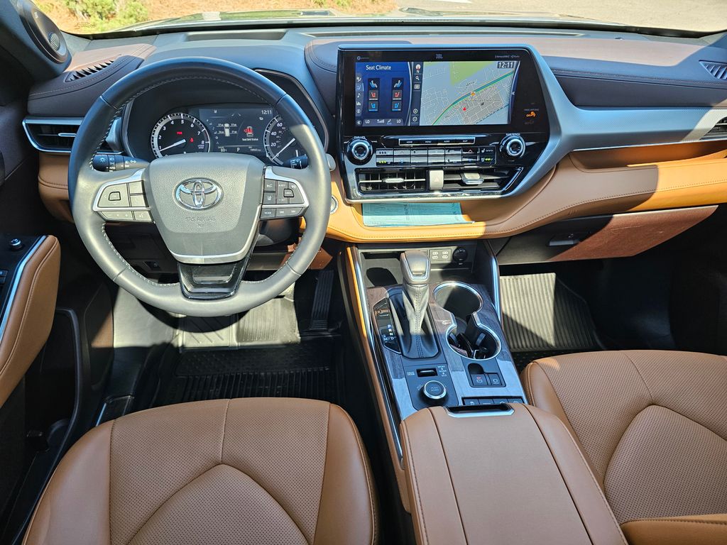 2022 Toyota Highlander Platinum 29