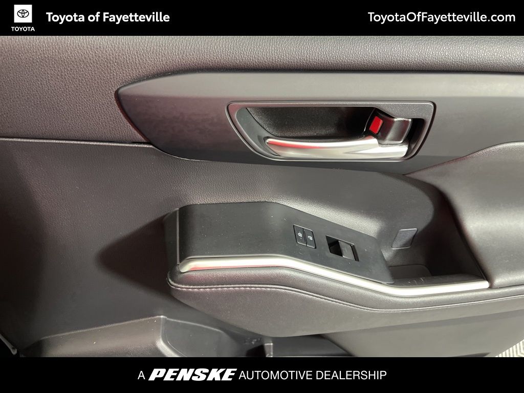 Thumbnail: 2021 Toyota Highlander - 24