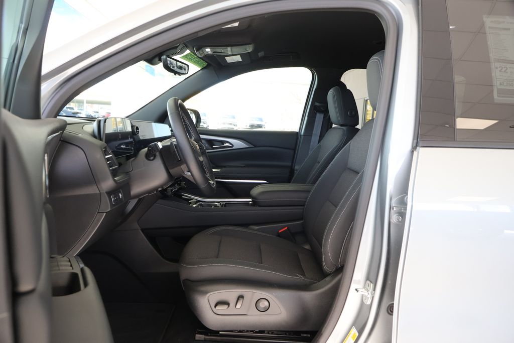 Thumbnail: 2026 Chevrolet Traverse - 14