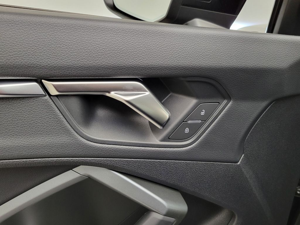 Thumbnail: 2025 Audi Q3 - 30