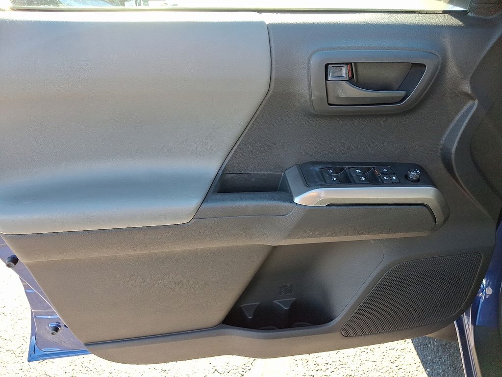 Thumbnail: 2022 Toyota Tacoma - 13