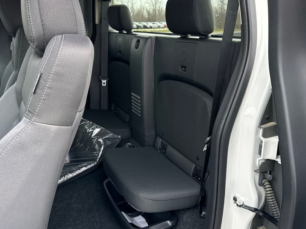 2025 Nissan Frontier SV photo