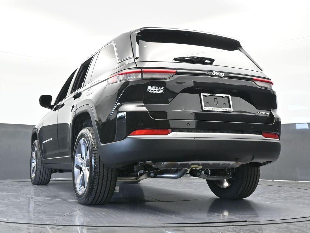 New 2026 Diamond Black Crystal Pearlcoat Jeep Limited image 54