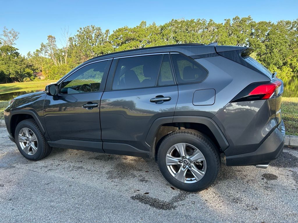 2023 Toyota RAV4 XLE 3