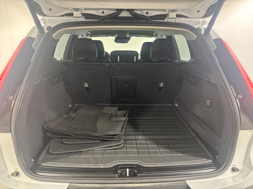 Used 2020 Silver Volvo Momentum image 28