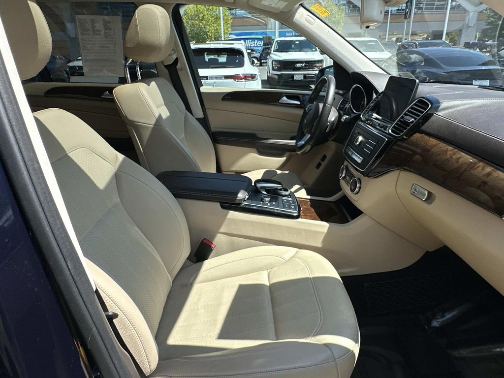Thumbnail: 2019 Mercedes-Benz GLS - 11
