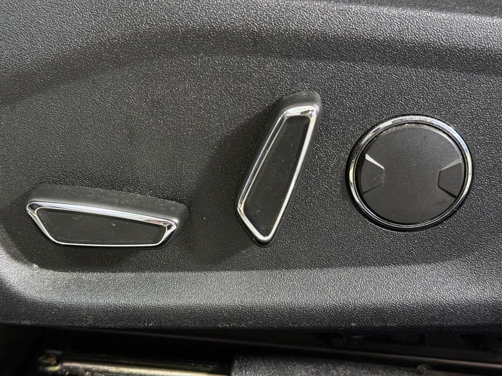 Used 2019 Silver Ford Titanium image 30
