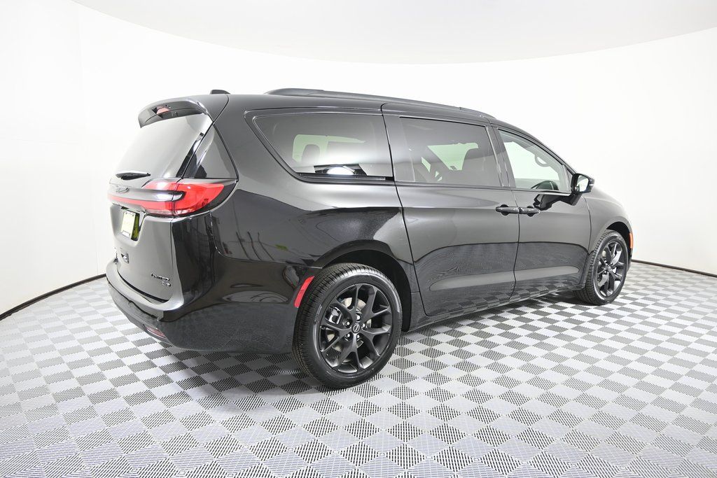 2026 Chrysler Pacifica Limited - Photo 6