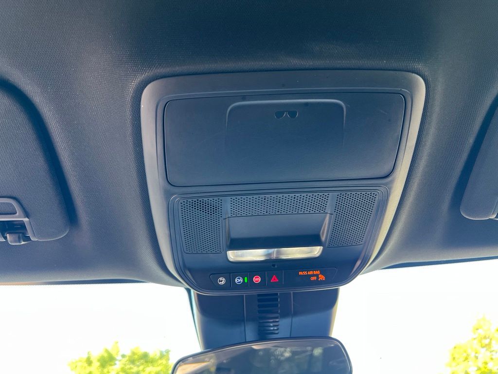 Used 2025 Chevrolet Traverse SUV