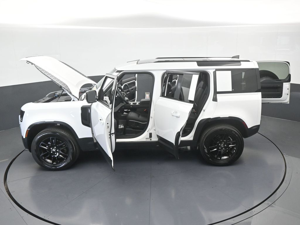 Used 2025 White Land Rover S image 82