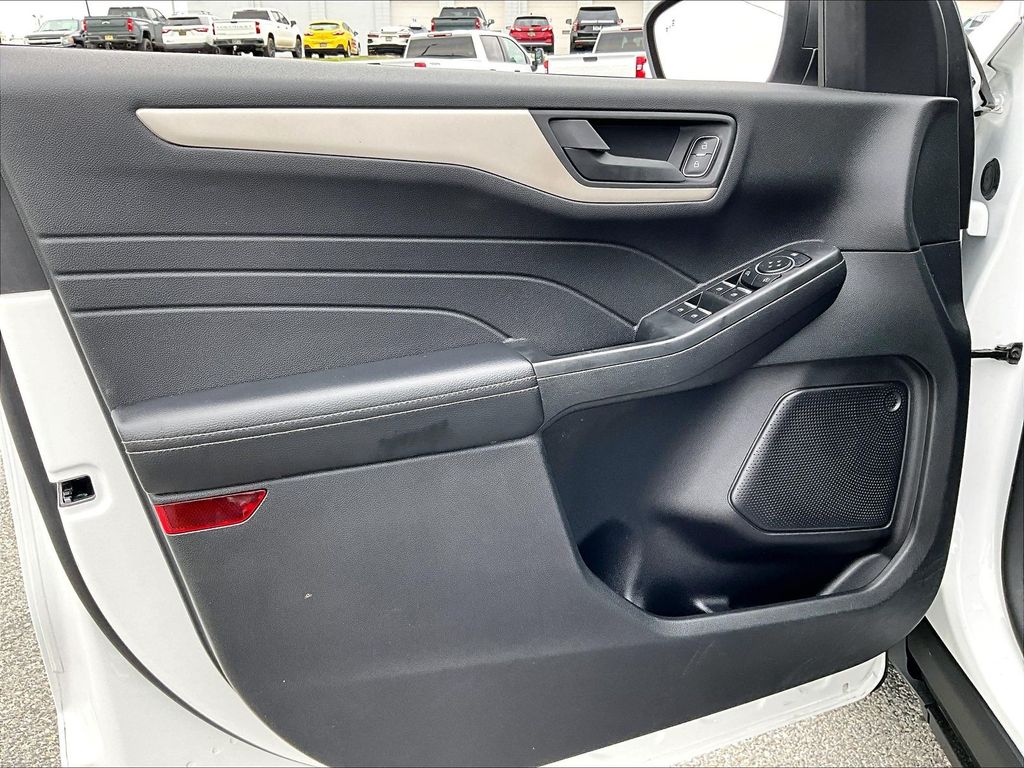 2022 Ford Escape — photo 9