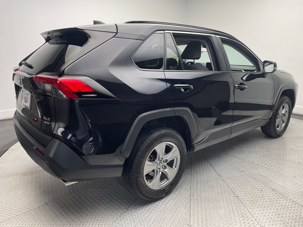 2023 Toyota RAV4 XLE 5