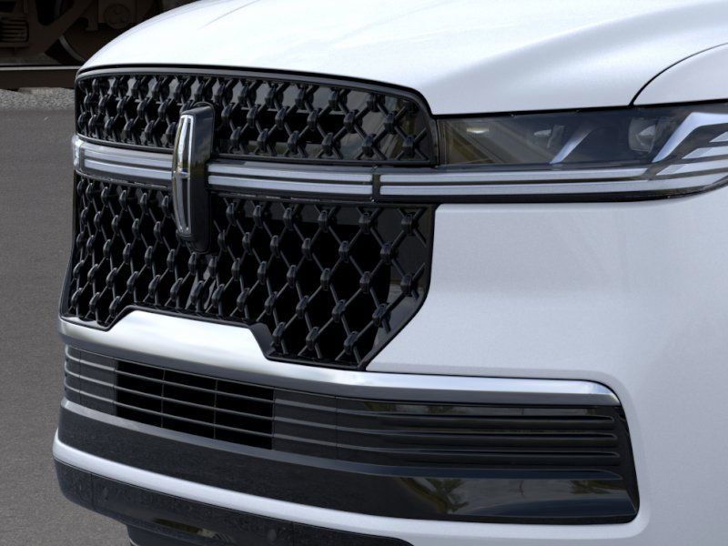 Thumbnail: 2025 Lincoln Navigator - 17