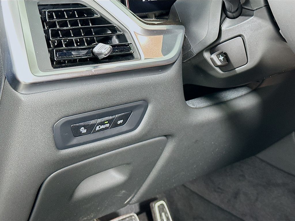 Thumbnail: 2025 BMW X5 - 10