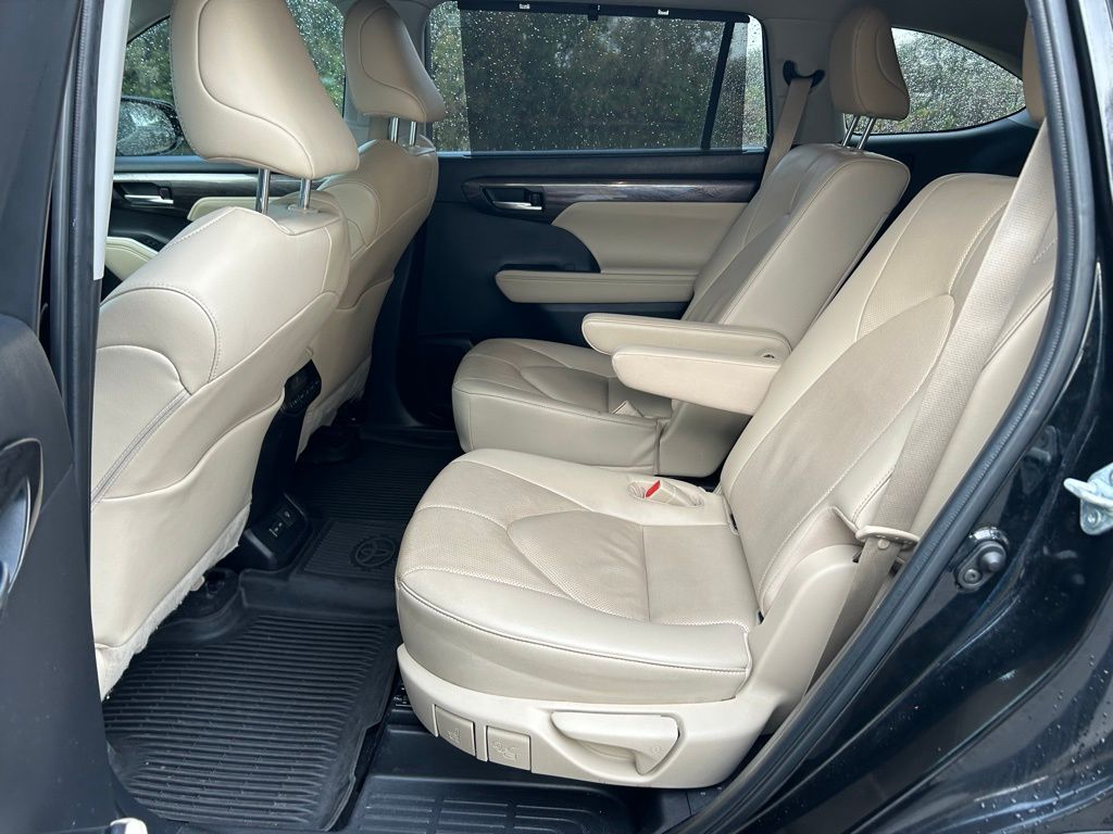 Thumbnail: 2023 Toyota Highlander - 13