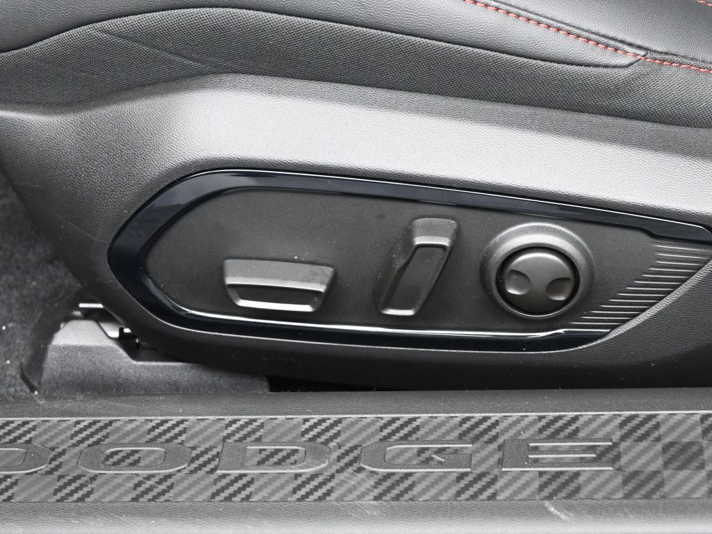 New 2026 Diamond Black Crystal Pearlcoat Dodge R/T Scat Pack image 12