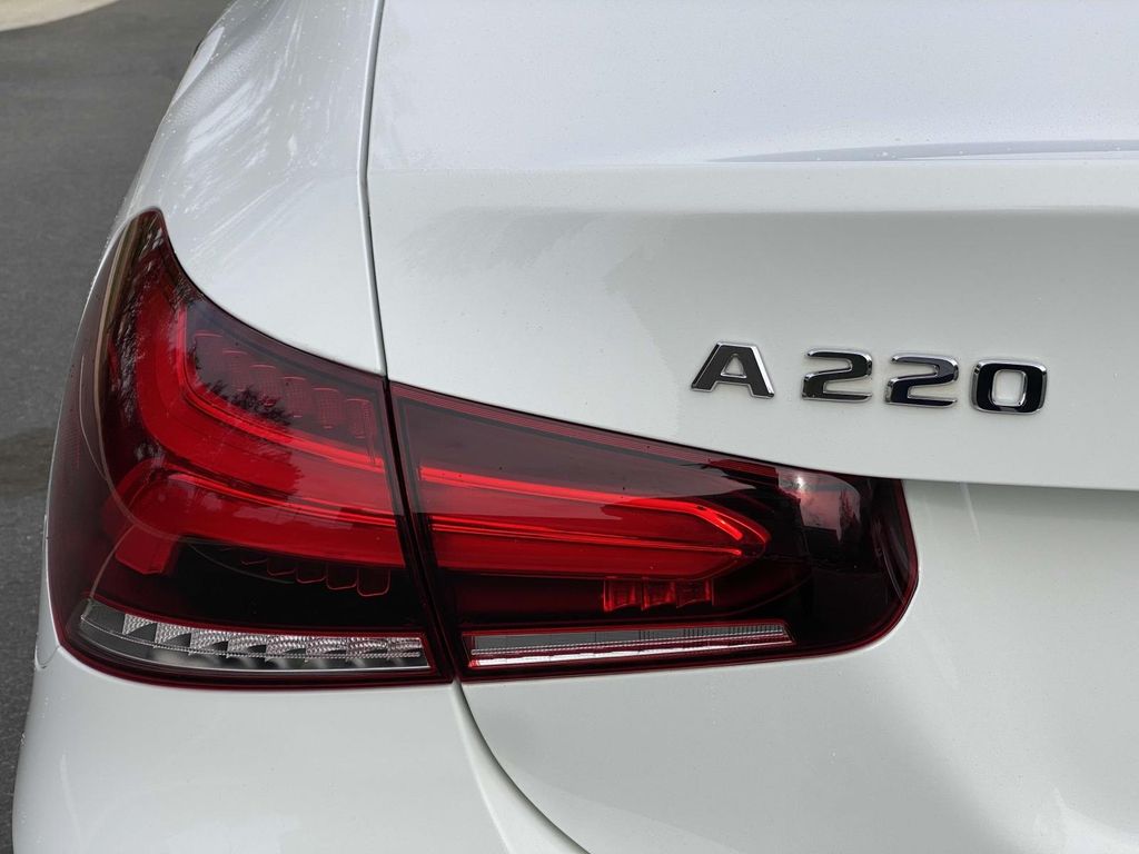 2021 Mercedes-Benz A-Class A 220 8