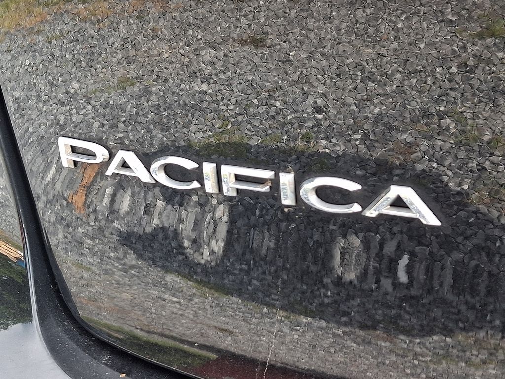 2022 Chrysler Pacifica Touring Black at South Hills CDJR