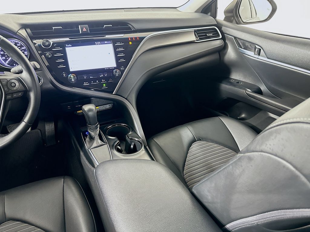 2018 Toyota Camry SE 22