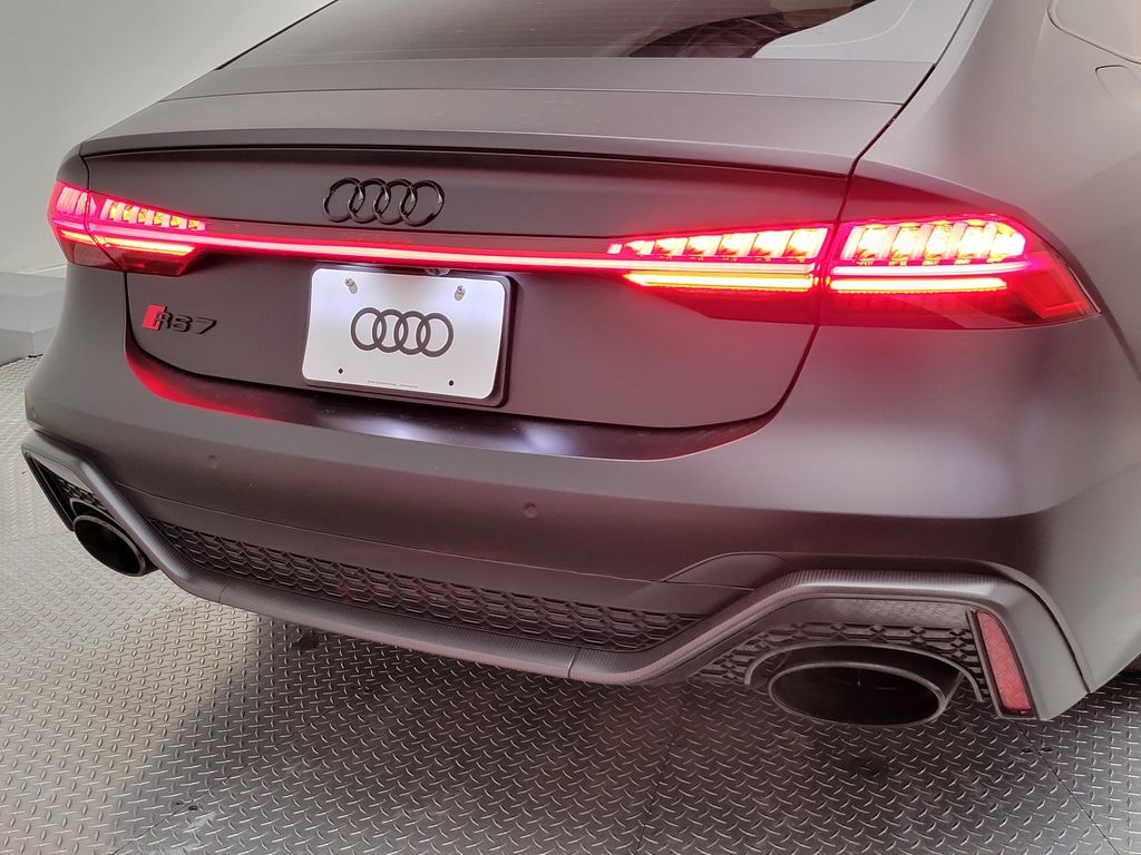 Thumbnail: 2024 Audi RS 7 - 7