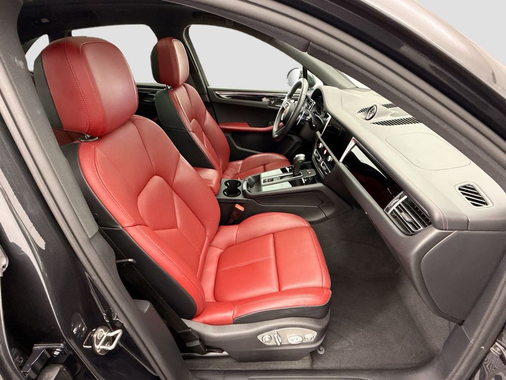 Thumbnail: 2025 Porsche Macan - 22