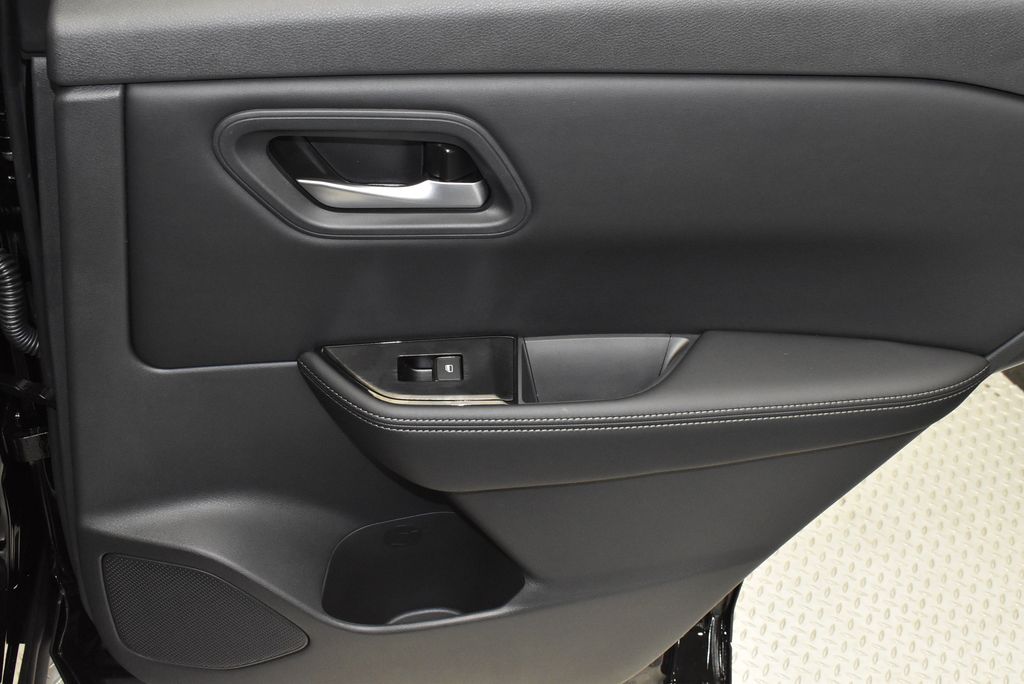 2025 Nissan Rogue SV 28