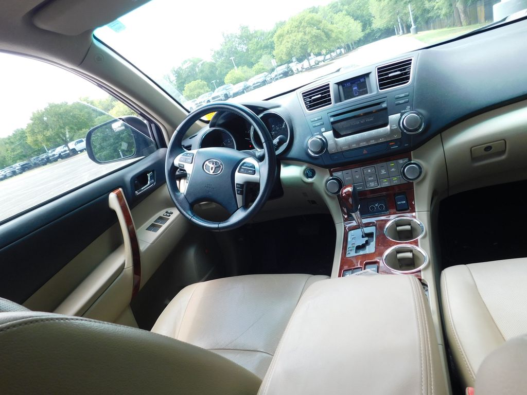 Thumbnail: 2012 Toyota Highlander - 7
