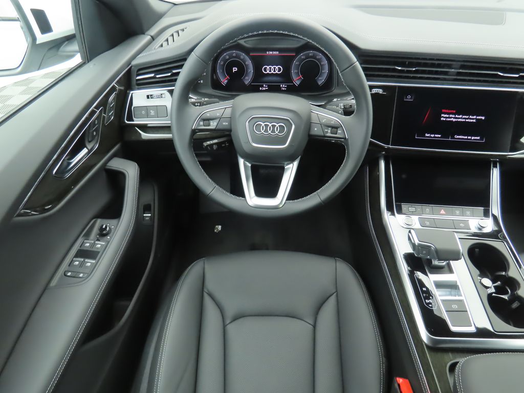 Thumbnail: 2025 Audi Q8 - 10