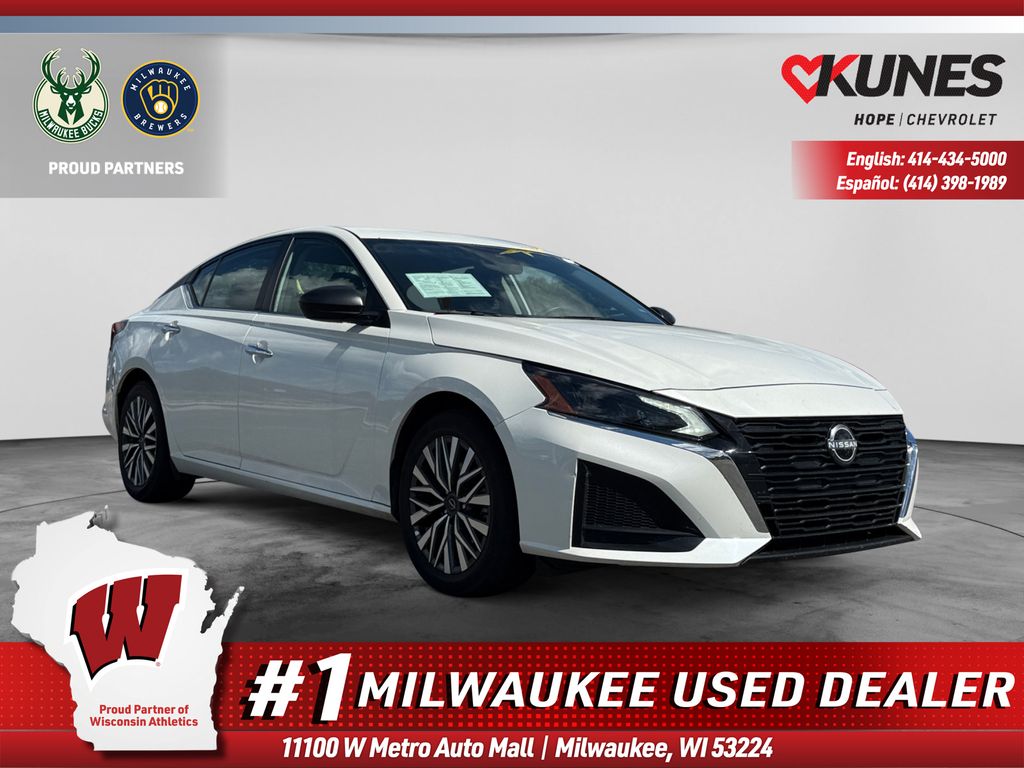 Pearl White Tricoat 2024 Nissan Altima Sedan Front-Wheel Drive Continuously Variable Transmission