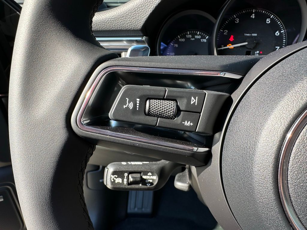 Thumbnail: 2026 Porsche Macan - 16