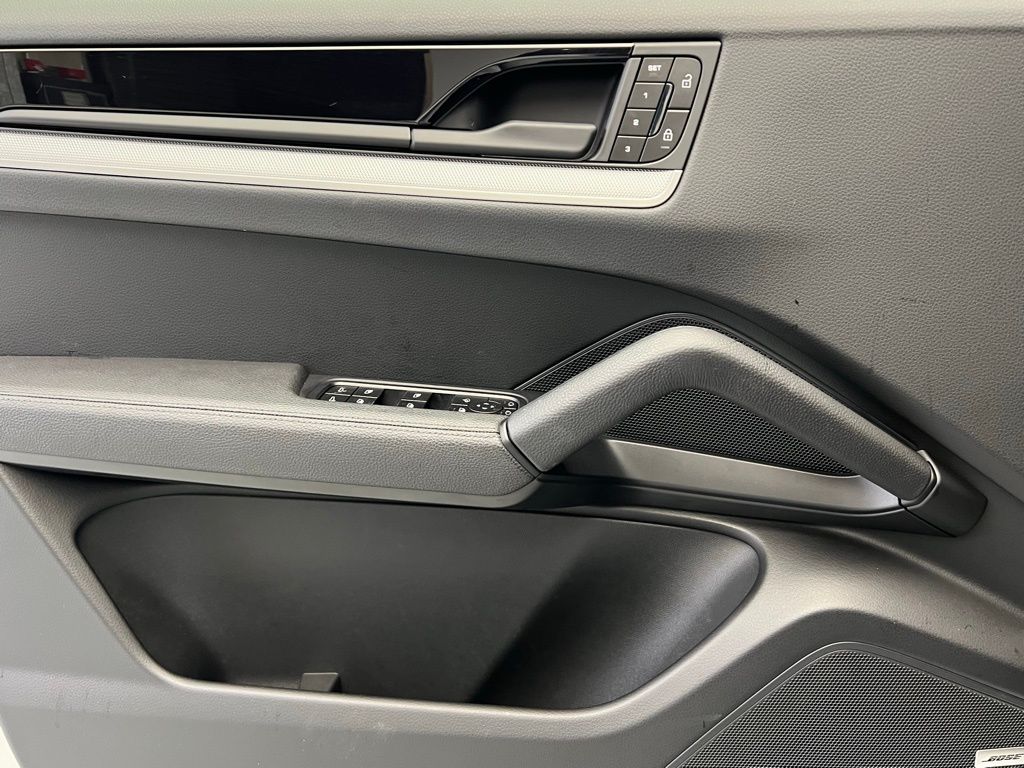 Thumbnail: 2025 Porsche Cayenne - 19