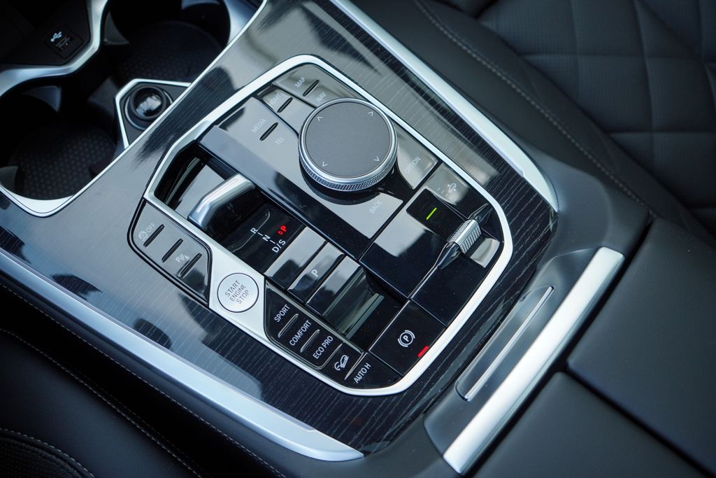 Thumbnail: 2026 BMW X7 - 17