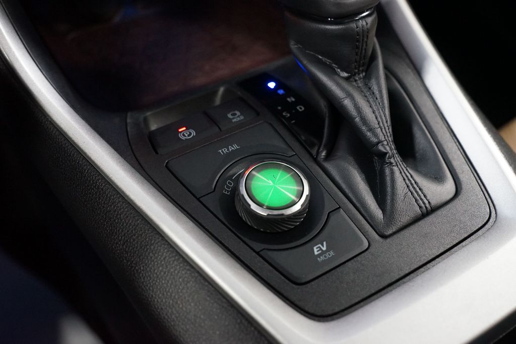 Thumbnail: 2024 Toyota RAV4 - 22