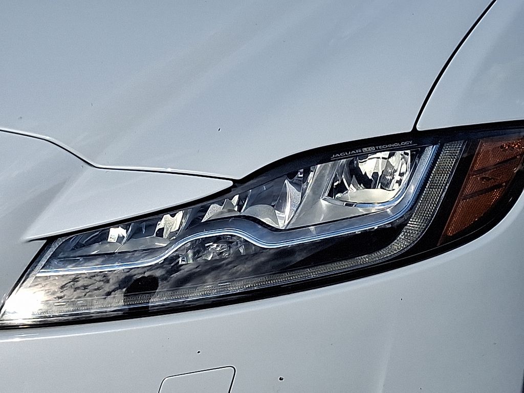 Thumbnail: 2020 Jaguar XF - 9